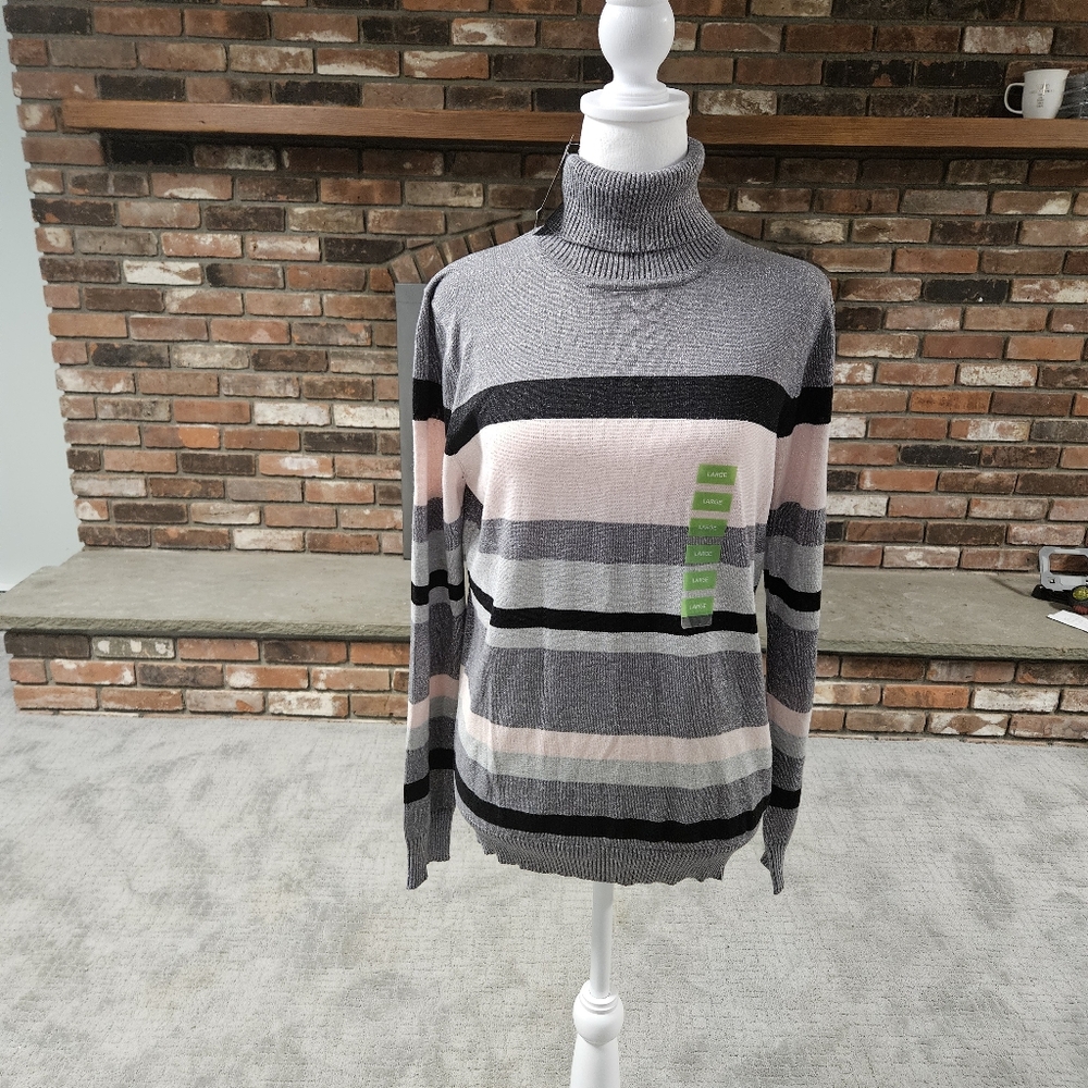 Cable knit turtleneck sweater.